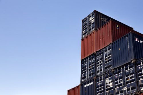 Containers maritimes empilés - GOLIAT